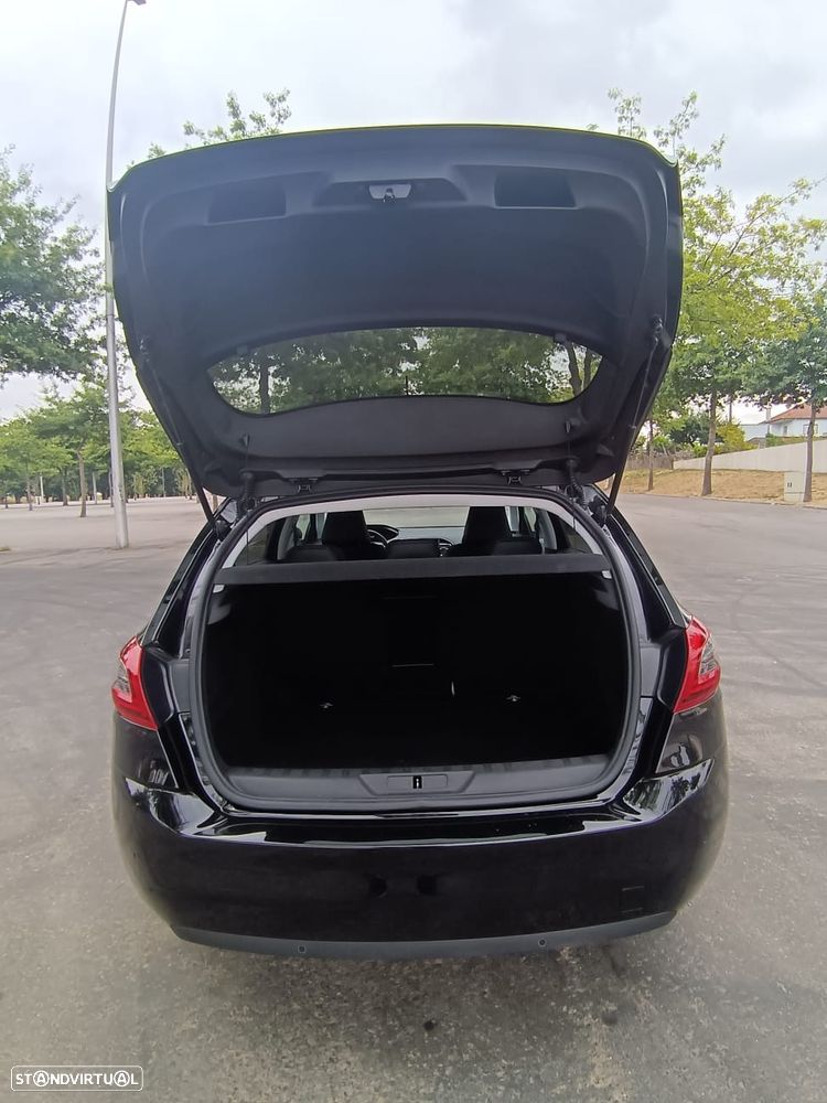 Peugeot 308 1.2 PureTech S&S Road Trip EAT8 - 11