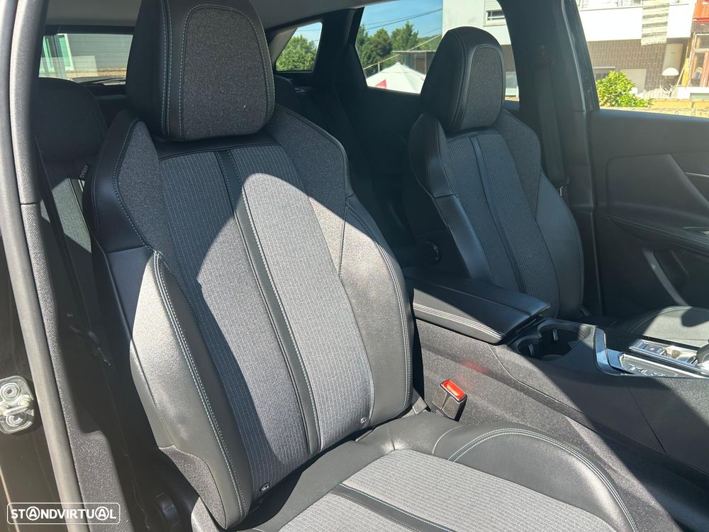 Peugeot 3008 1.6 Hybrid Allure e-EAT8 - 24