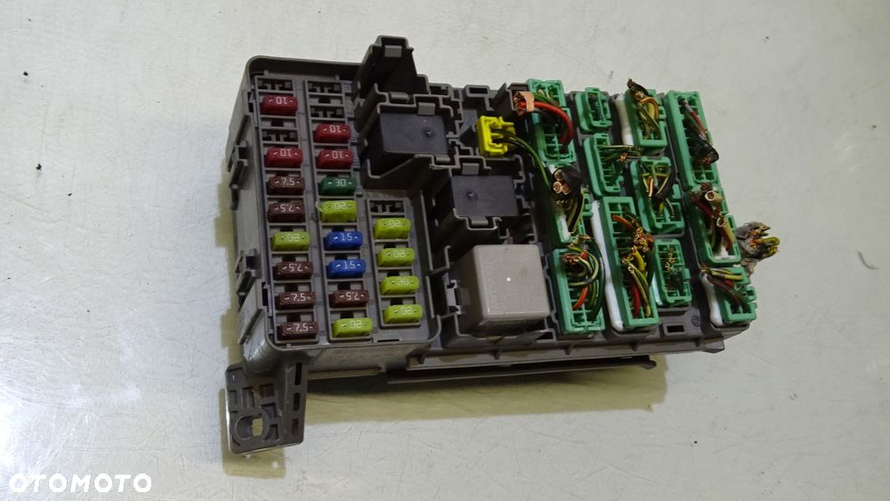 SKRZYNKA BEZPIECZNIKÓW HONDA CR-V II 2.2i-CDTi - 5