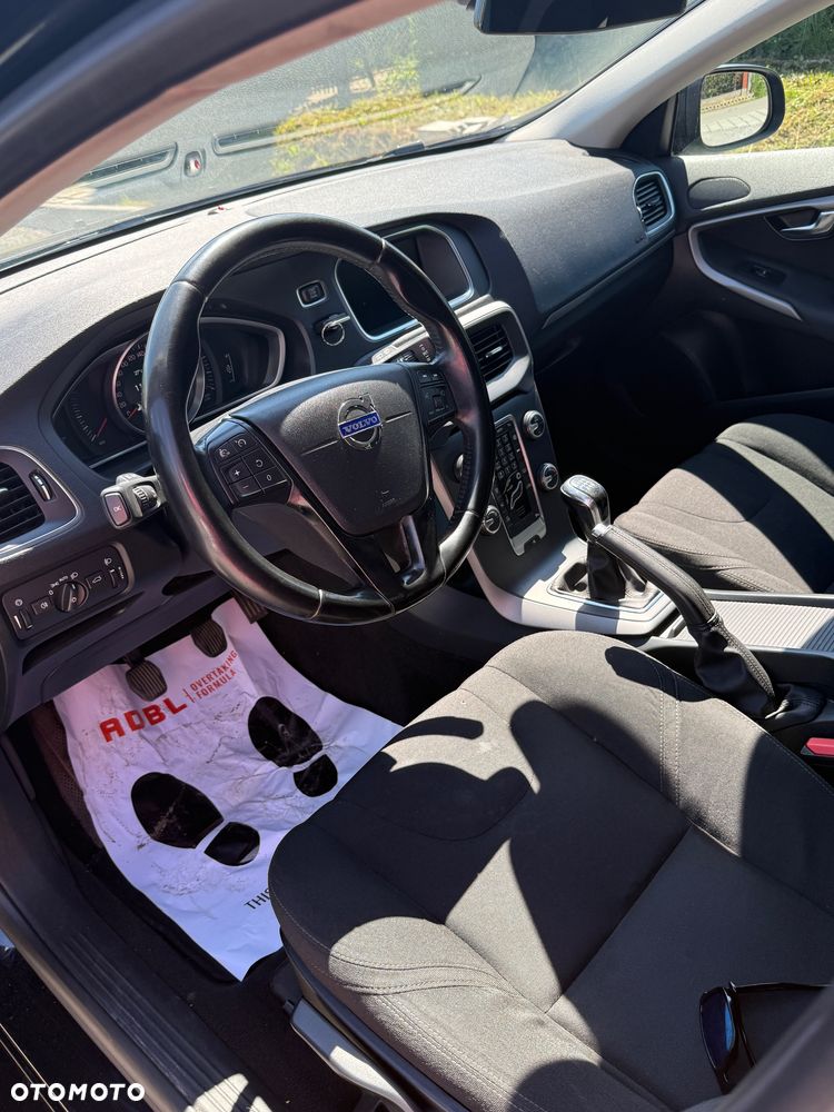 Volvo V40 D2 - 11