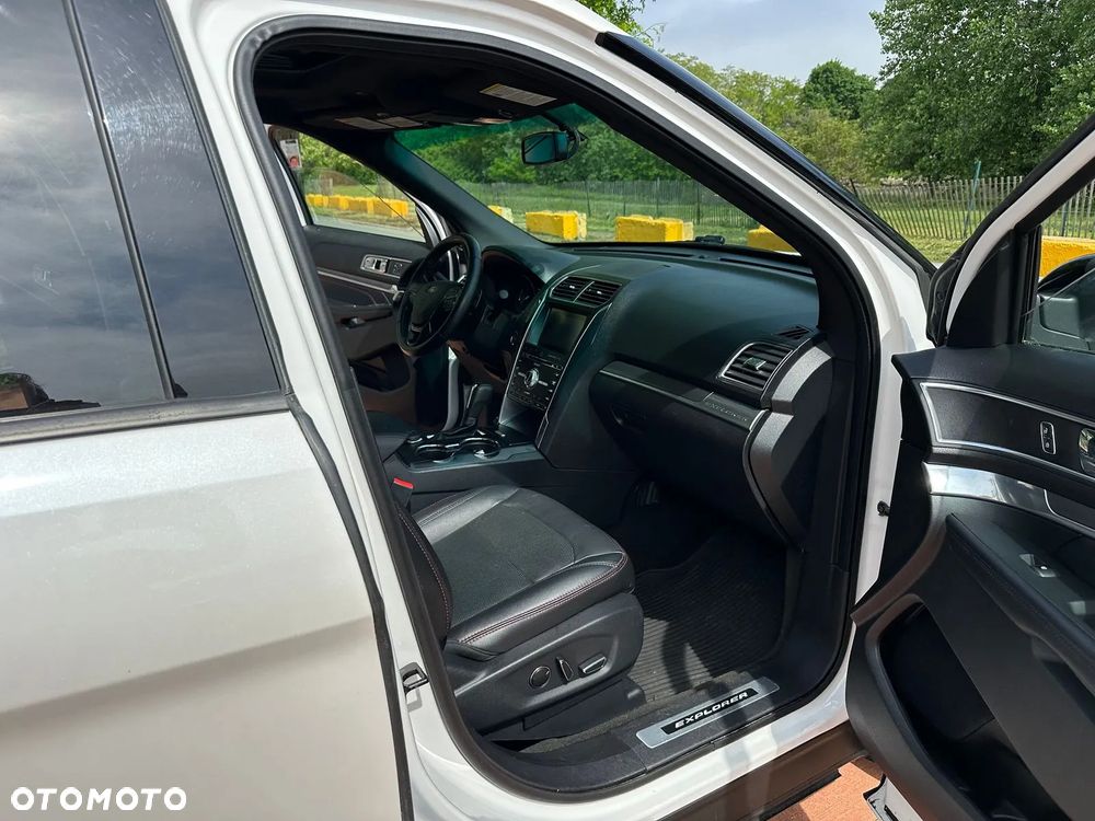 Ford Explorer - 34