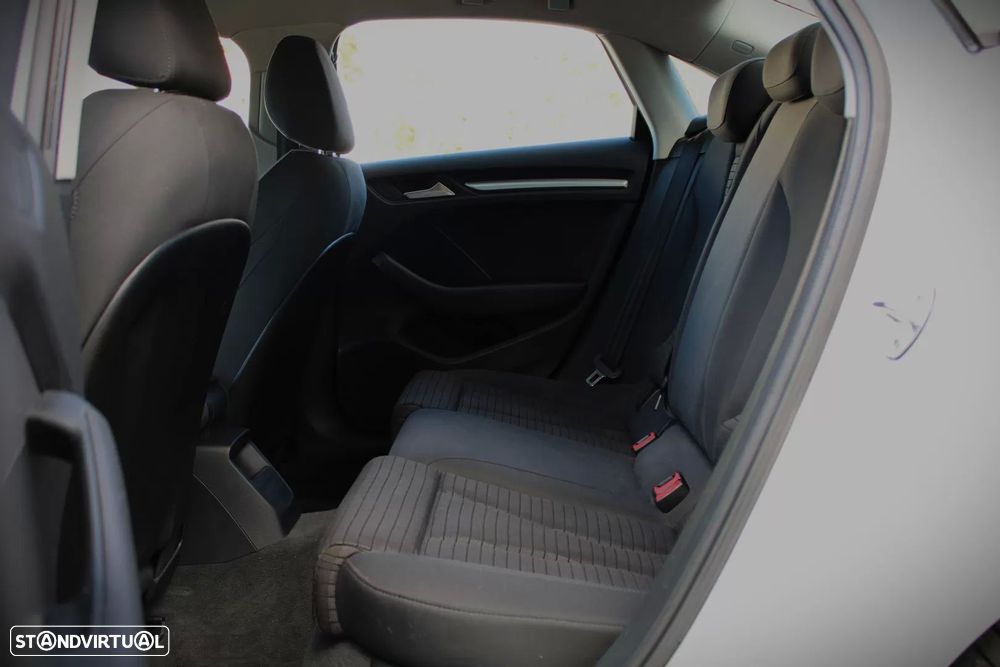 Audi A3 Limousine 1.6 TDI Business Line Attraction Ultra - 40