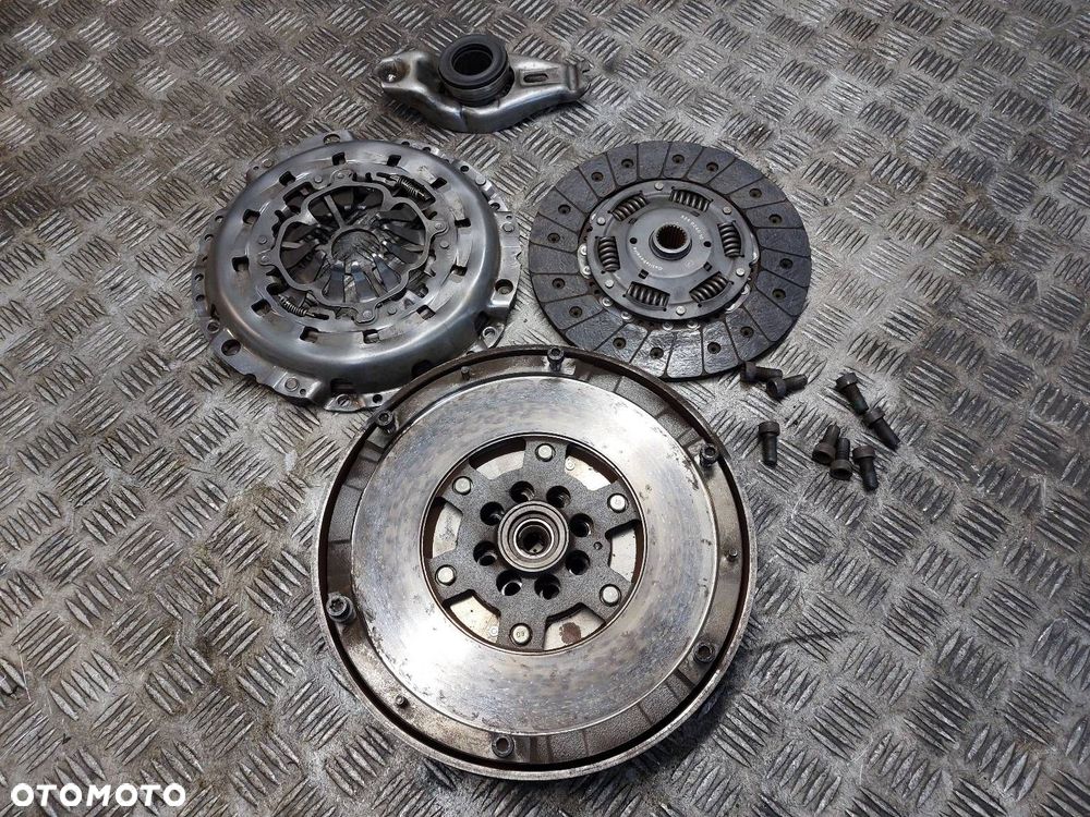 KOŁO DWUMASOWE + TARCZA + DOCISK + ŁOŻYSKO OPOROWE AUDI A4 B6 2.5 TDI - 1