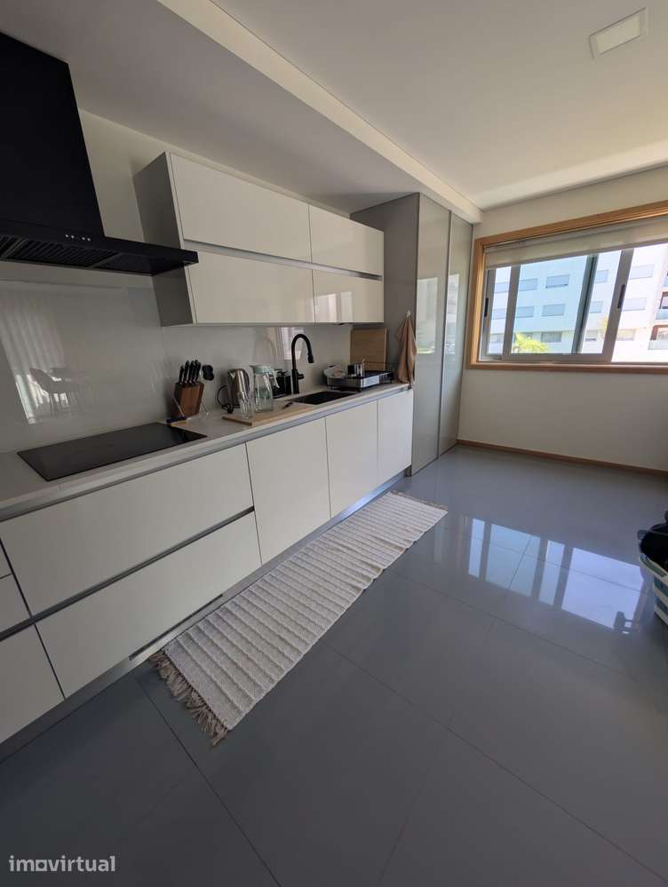 Apartamento T3 com 3 casas de banho, varanda e garagem - Grande imagem: 2/14