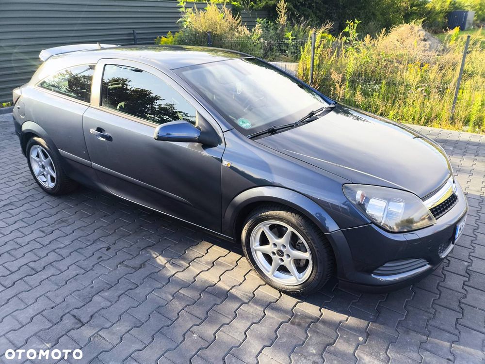 Opel Astra H Gtc 2008 photo 2