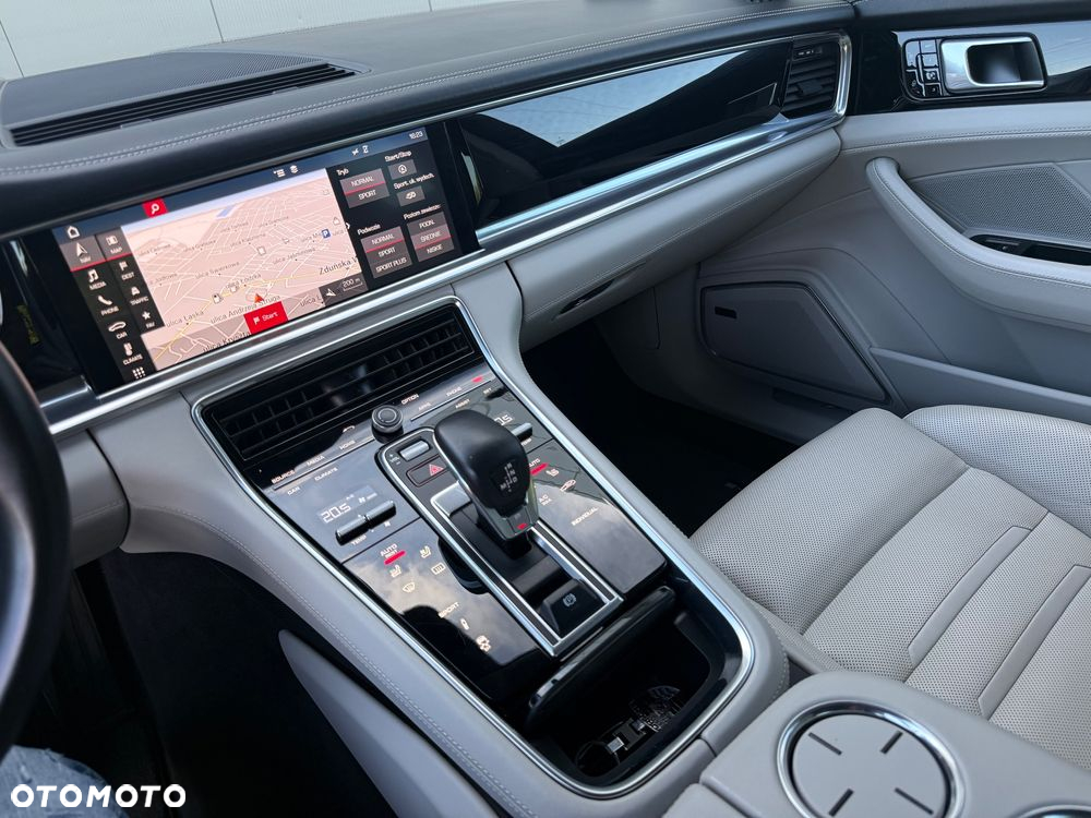 Porsche Panamera 4 Executive - 11