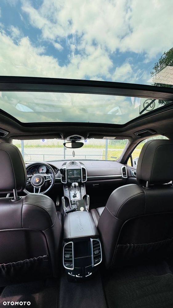Porsche Cayenne S Diesel Platinum Edition - 12