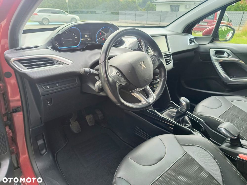 Peugeot 2008 1.2 Pure Tech Allure S&S - 24