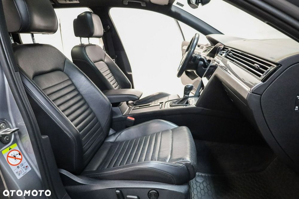 Volkswagen Passat - 26