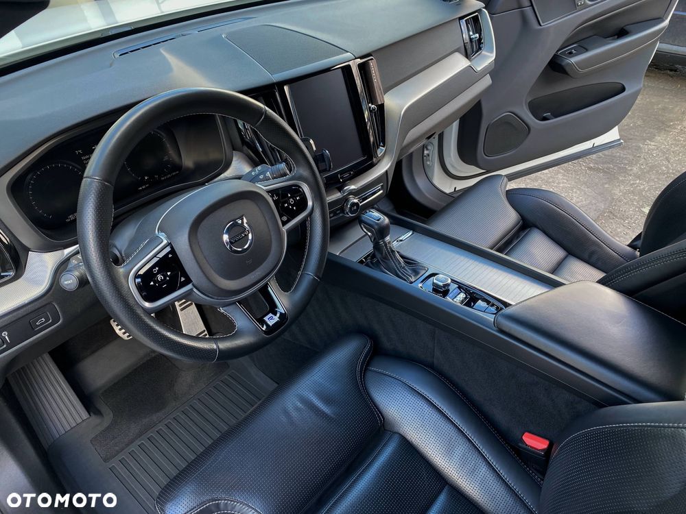 Volvo XC 60 T5 AWD R-Design - 10