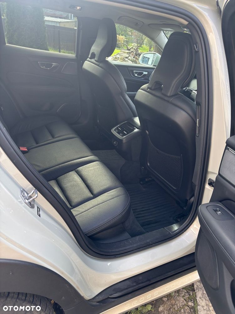 Volvo V60 Cross Country T5 AWD Geartronic - 27