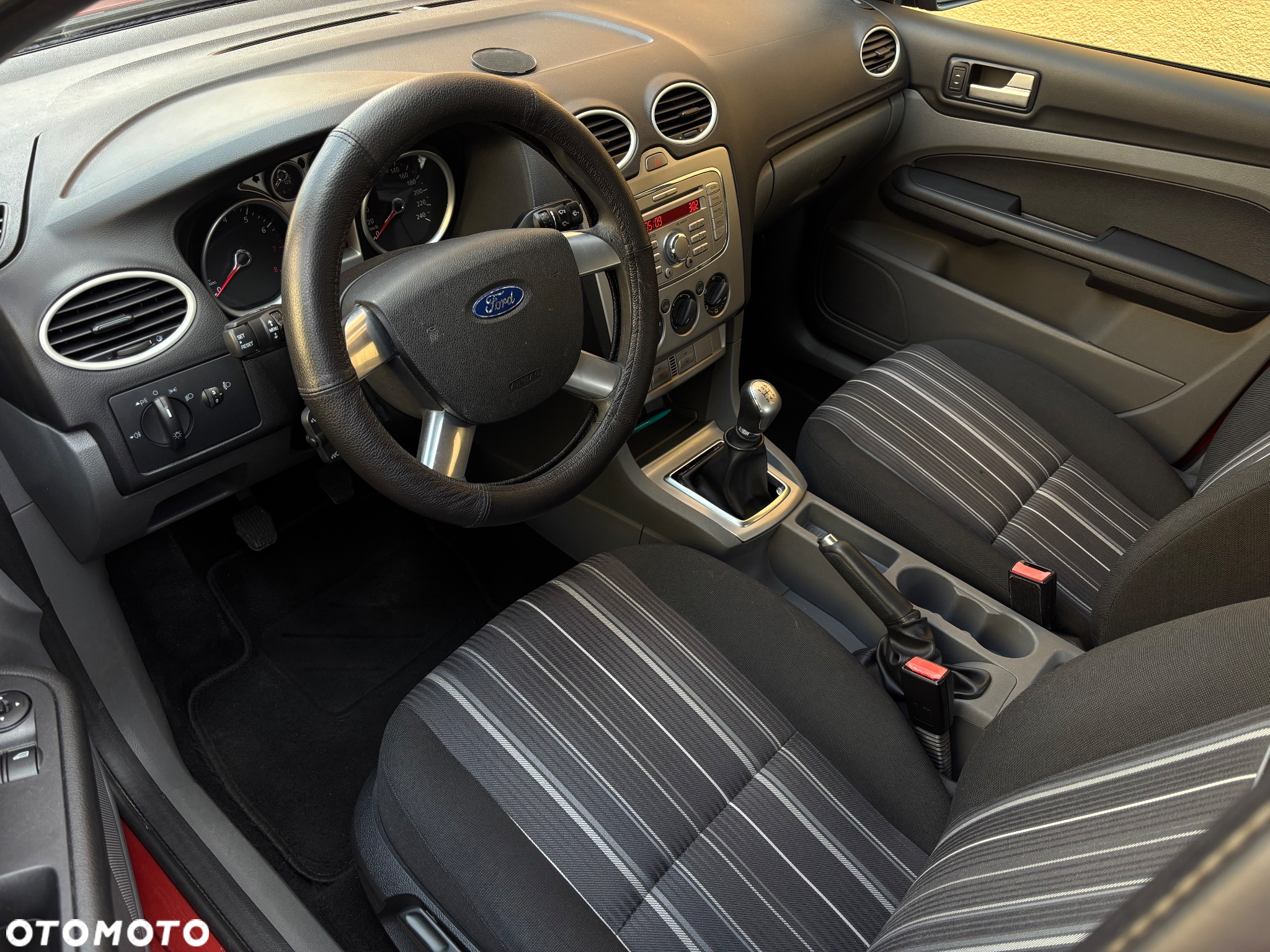 Ford Focus 1.6 16V Ambiente - 5