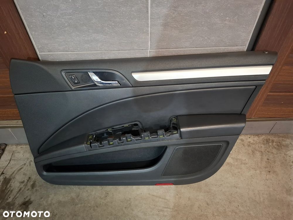 Boczek drzwi prawy przód Skoda Suoerb II lift 2014 rok skóra - 1