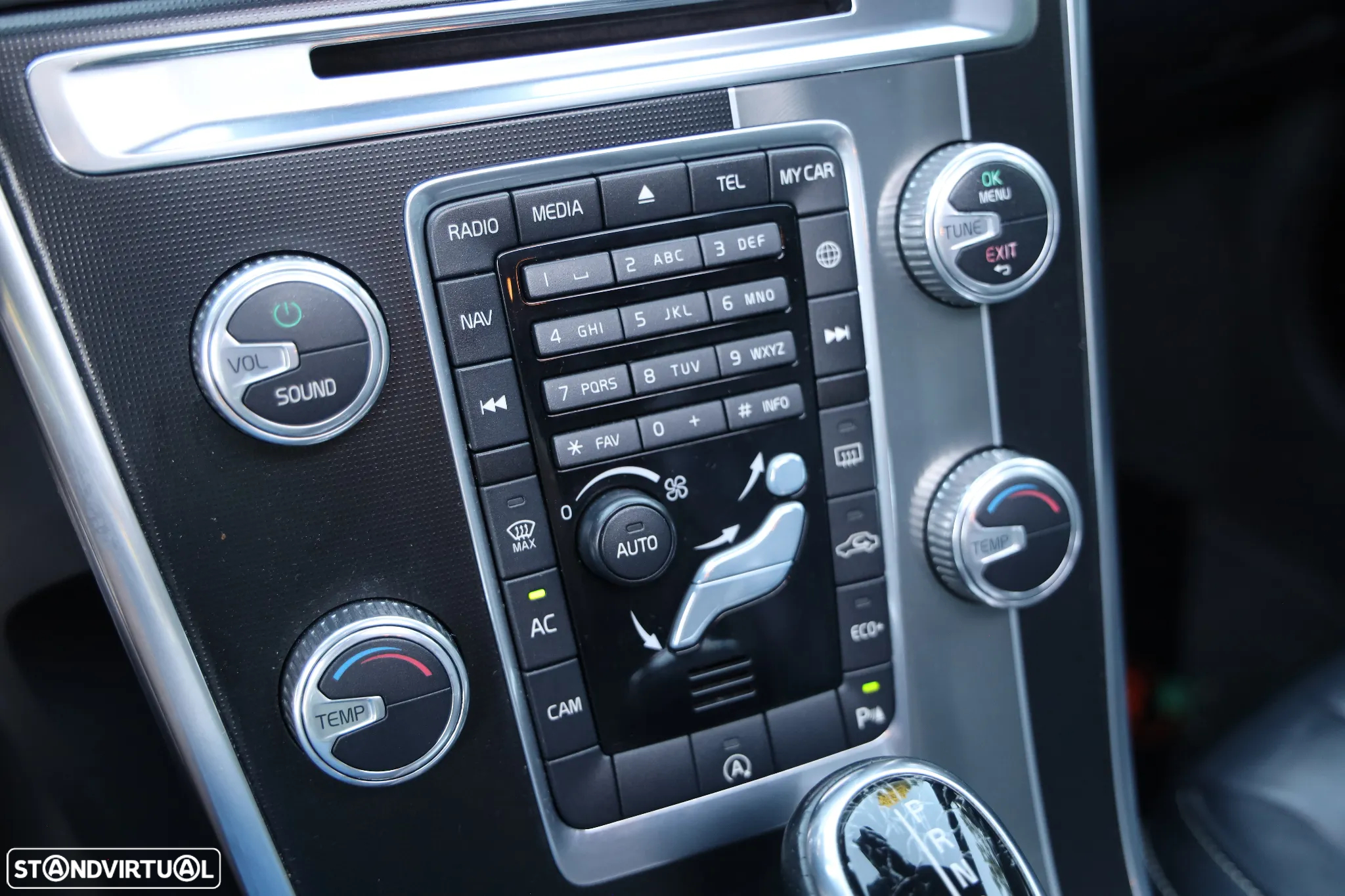 Volvo XC 60 2.0 D4 R-Design Geartronic - 47