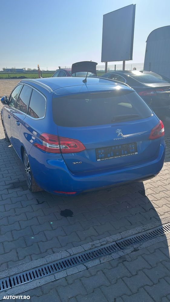 Dezmembram Peugeot 308 break 1.2 benzina din 2020 - 3