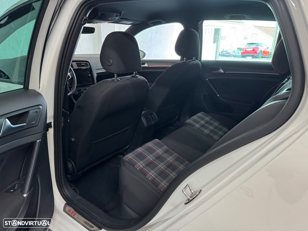 VW Golf 2.0 TSI GTI DSG Performance - 14