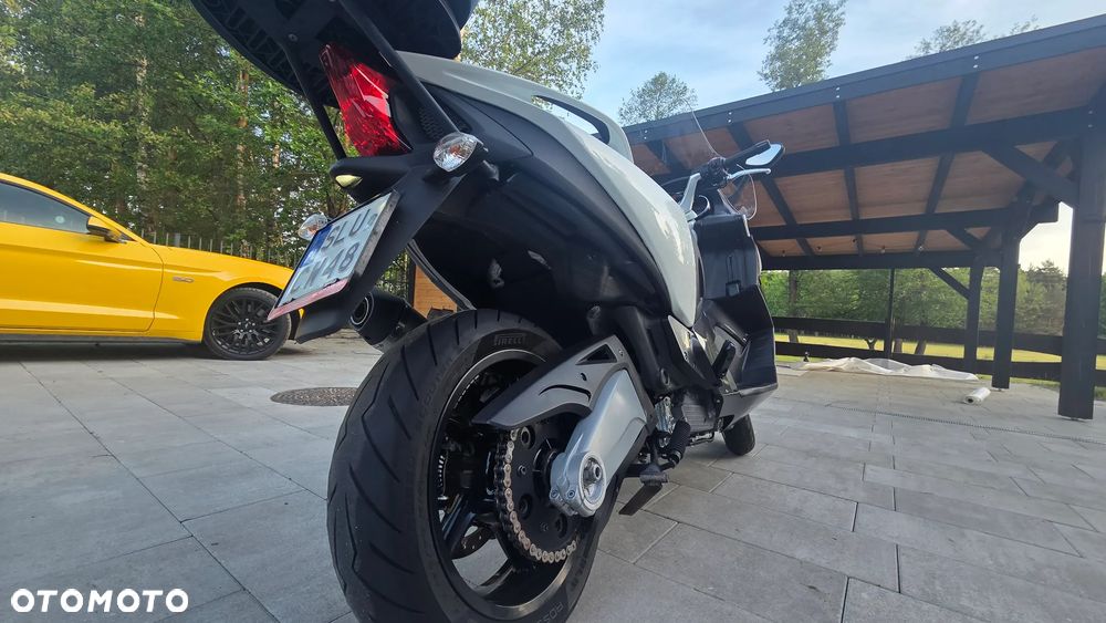 Aprilia SRV 850 - 9