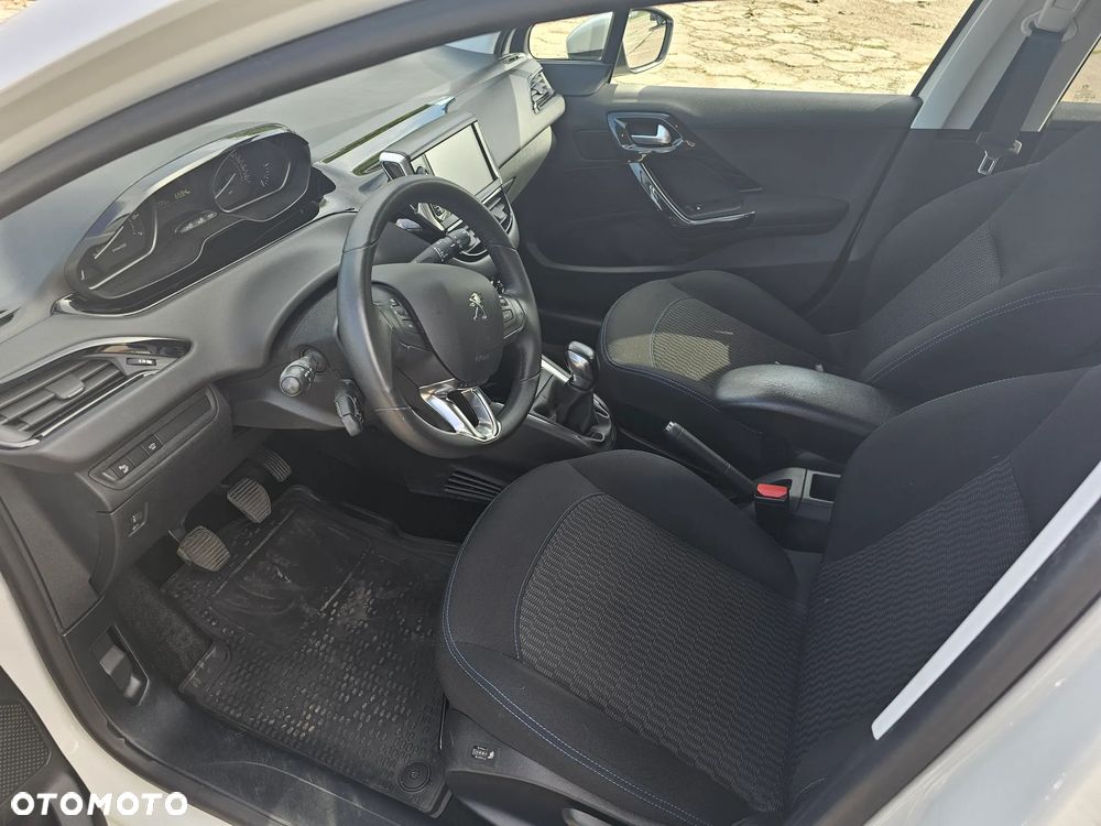 Peugeot 208 1.2 PureTech GPF Signature S&S - 14