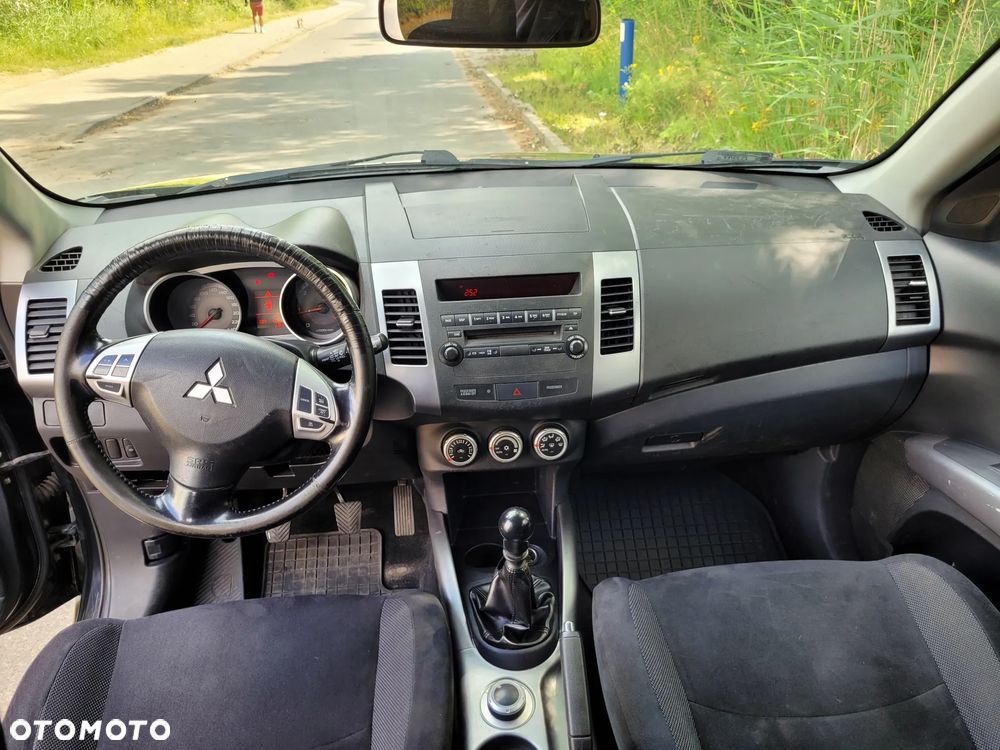 Mitsubishi Outlander 2.0 DI-D 4WD Invite - 9