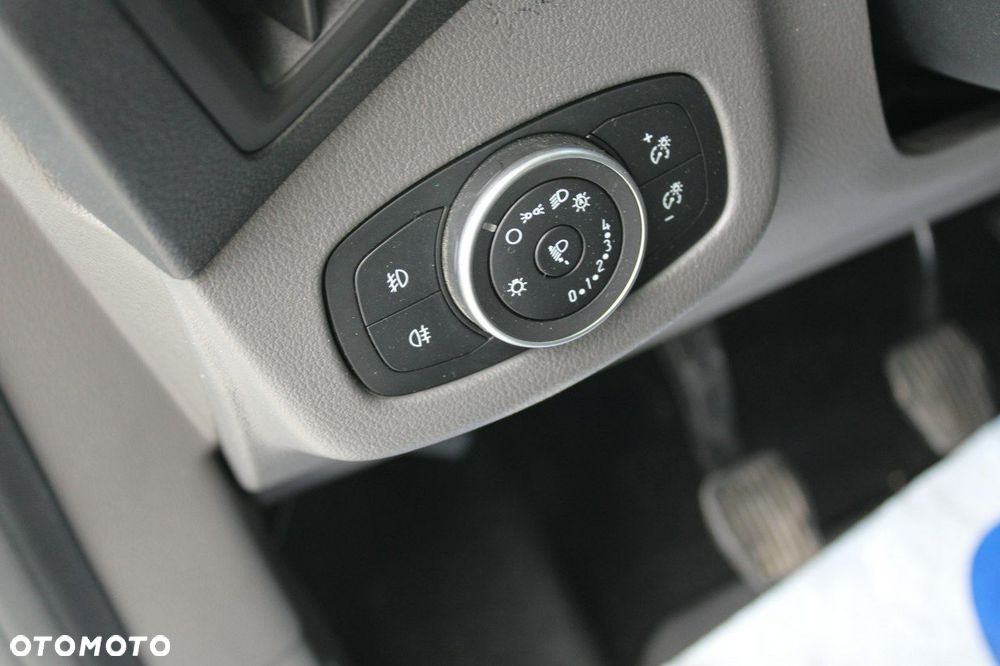 Ford Tourneo Connect - 18