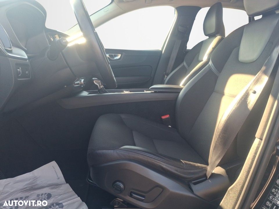 Volvo XC 60 D5 AWD Momentum - 8