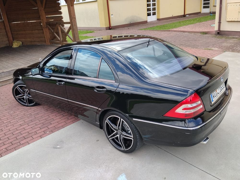 Mercedes-Benz Klasa C 180 Kompressor Automatik Avantgarde Sport Edition - 4