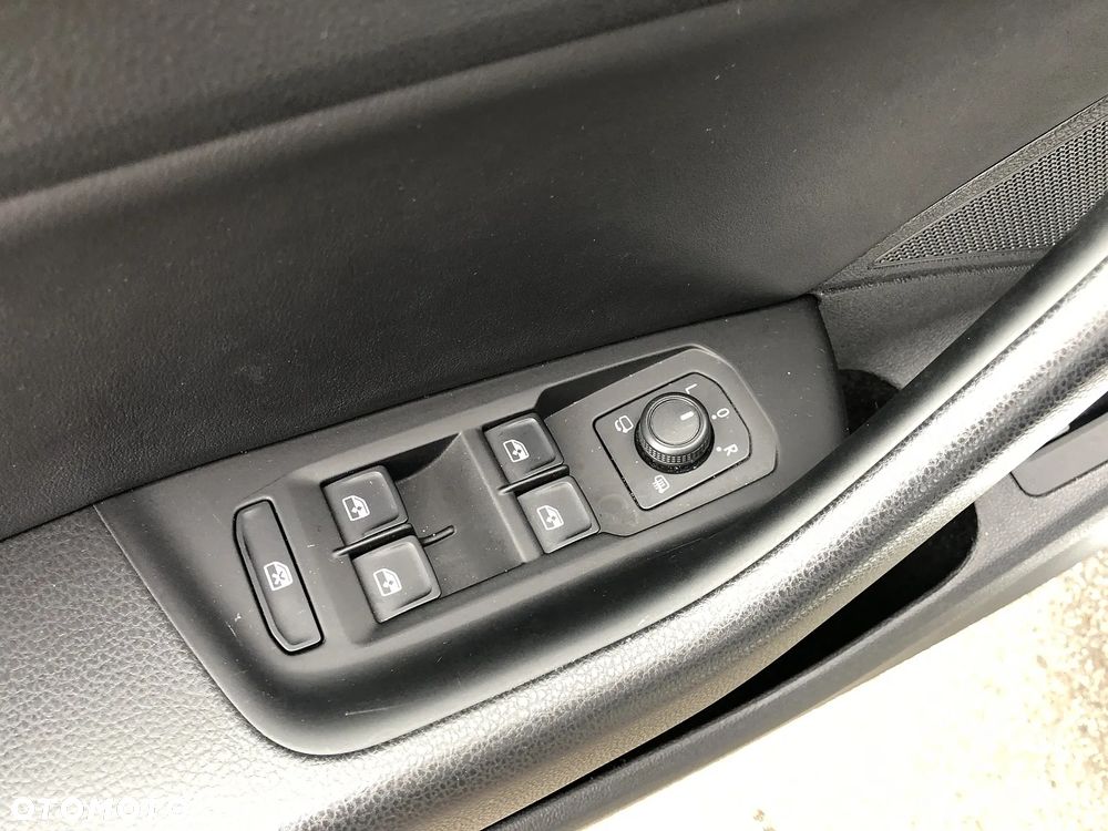 Volkswagen Arteon 2.0 TDI R-Line DSG - 24
