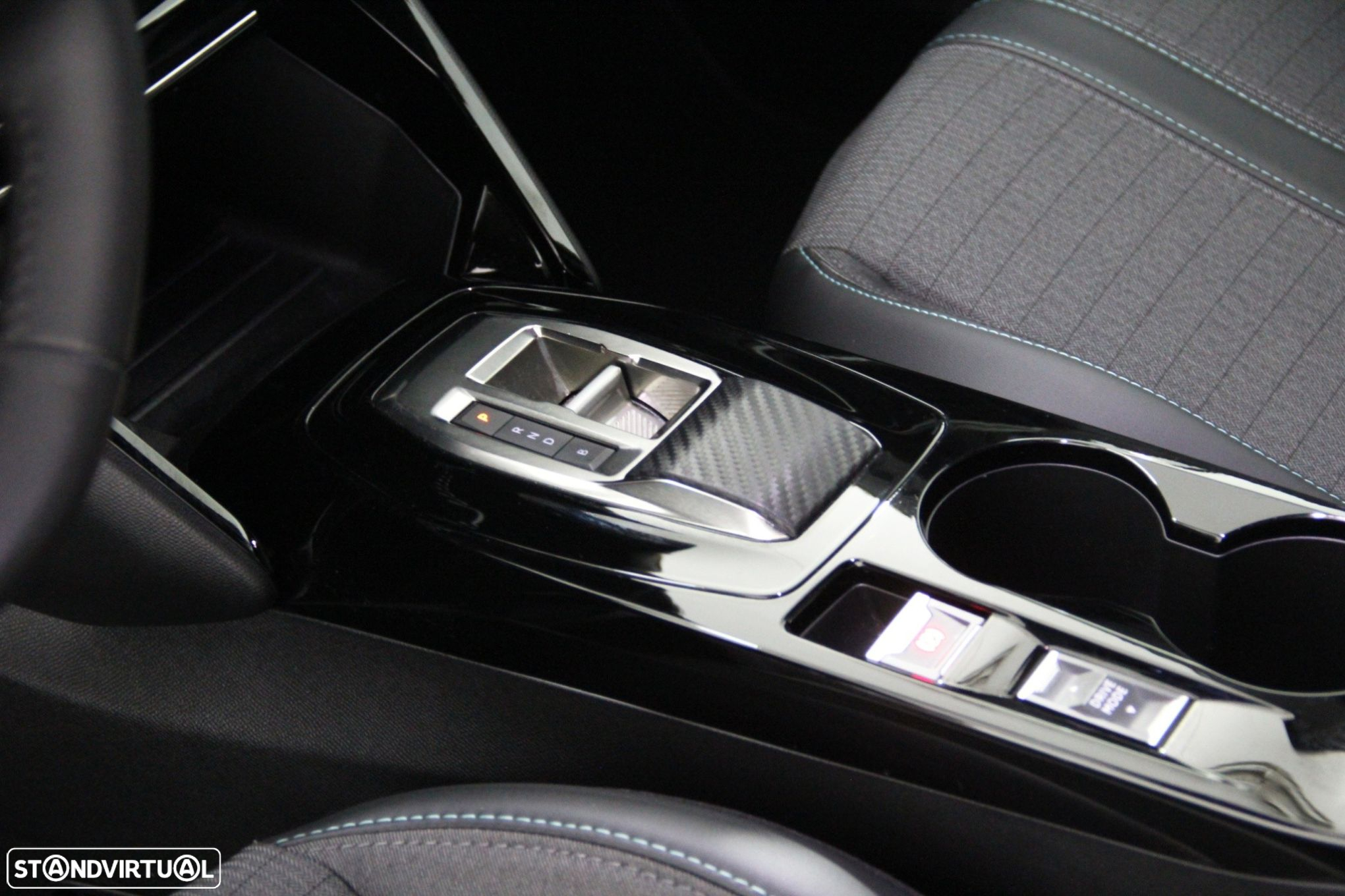Peugeot e-2008 50 kWh GT Pack - 11