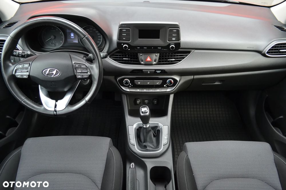 Hyundai i30 1.5 DPI Classic + - 8