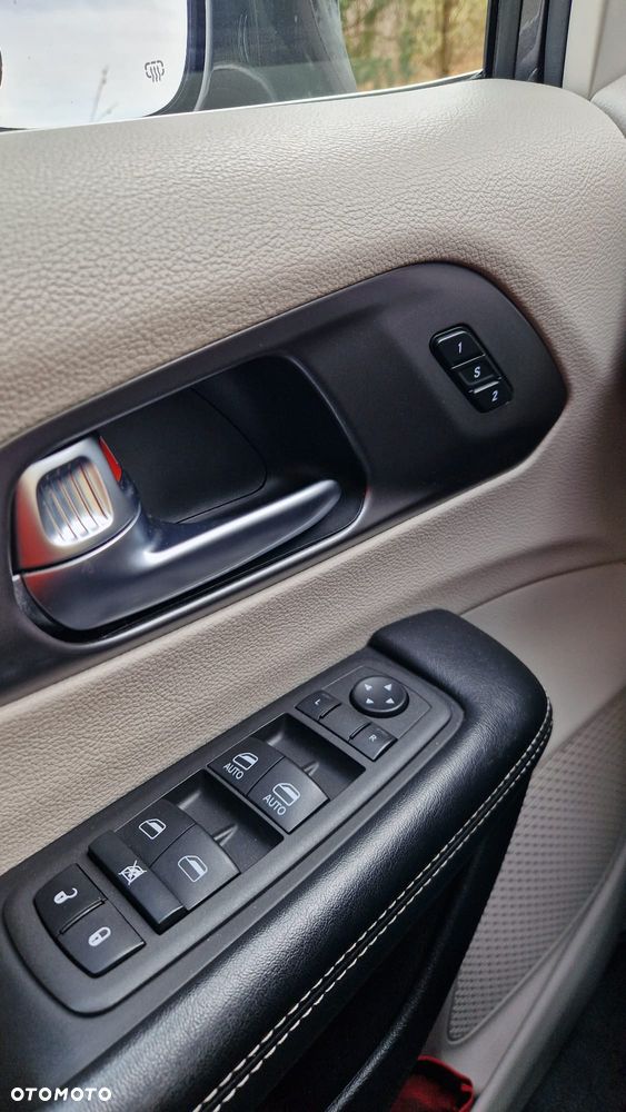 Chrysler Pacifica - 27