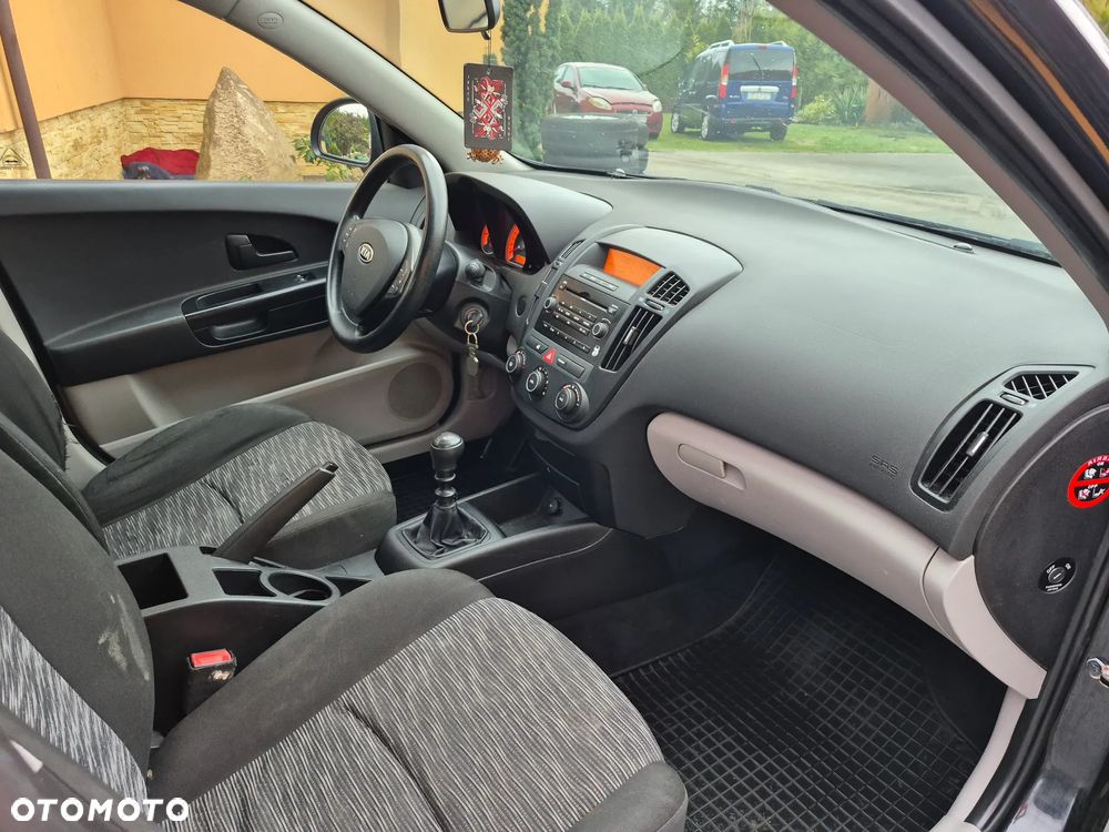 Kia Ceed 1.4 Comfort - 13