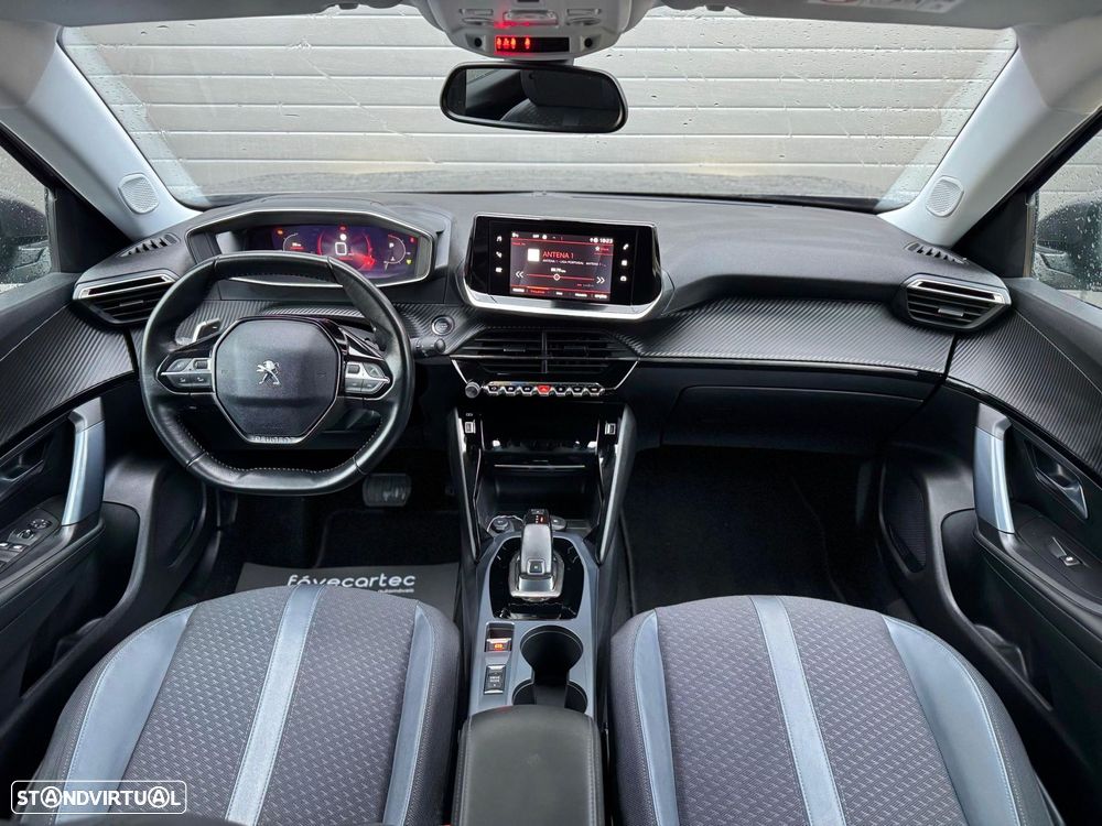 Peugeot 2008 1.2 PureTech Allure EAT8 - 11