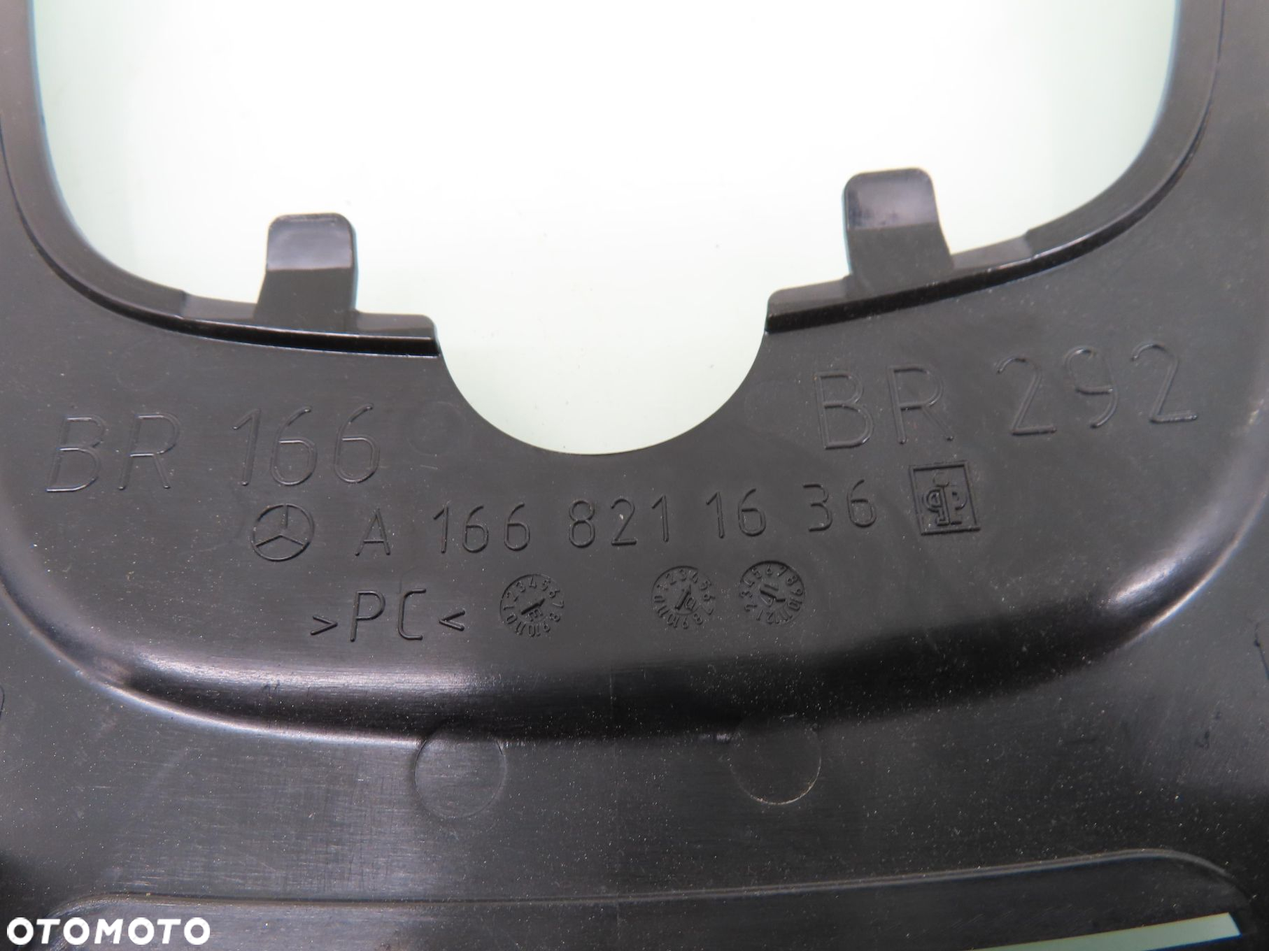 OSŁONA LUSTERKA WEWNETRZNEGO MERCEDES-BENZ GLE W166 A1668211636 - 2