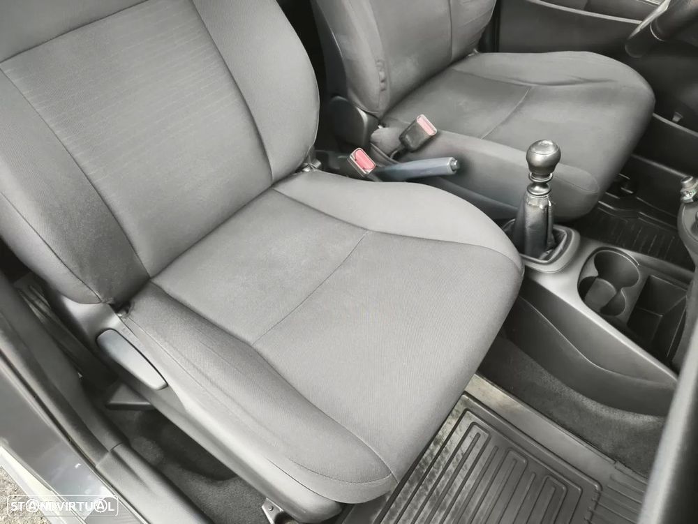 Toyota Yaris 1.4 D-4D Exclusive - 27