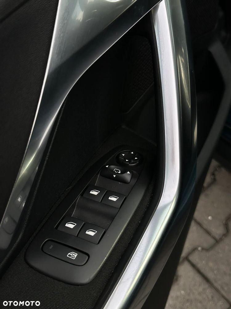 Peugeot 2008 1.2 Pure Tech Allure S&S EAT6 - 13