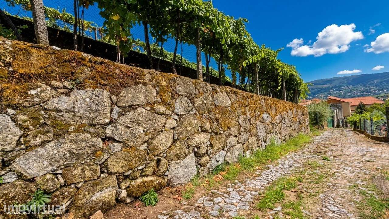 TERRENO URBANIZAVÉL com 1.200m2 com um ESPIGUEIRO e uma EDIFICAÇÃO - Grande imagem: 5/52
