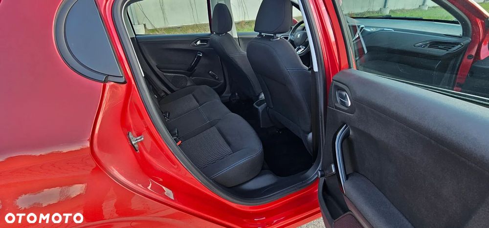 Peugeot 208 - 16