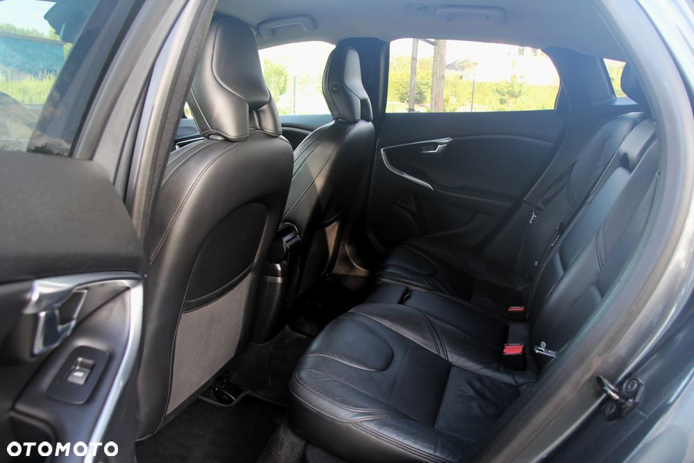 Volvo V40 D3 Summum - 19