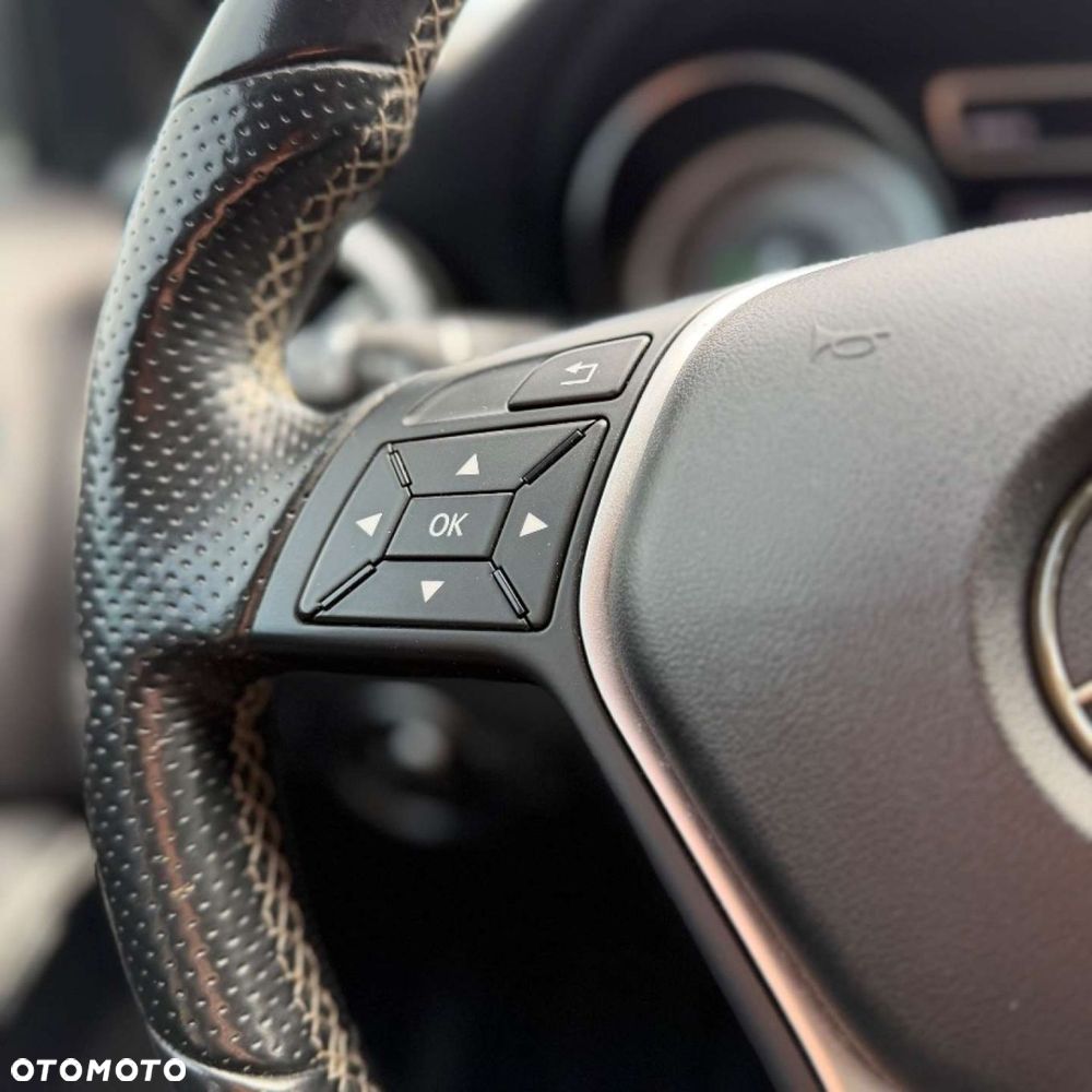 Mercedes-Benz GLA - 21