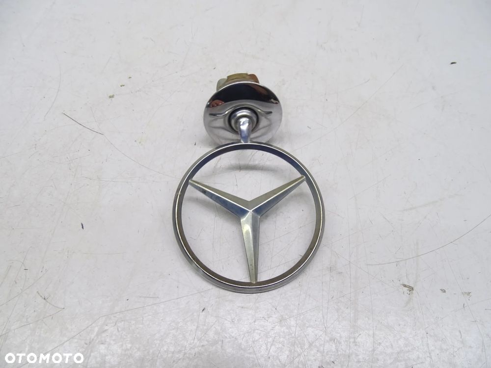 Mercedes W204 W212 Celownik Emblemat Znaczek Gwiazda - 1