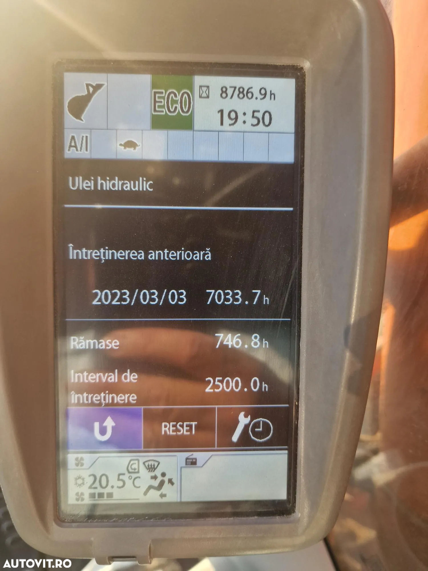 Hitachi ZX300, 32t, Cupa NOUA 1,8mc, 2018, 8.786h, Gresare automata, Inst picon, 3 pompe hidr HITACHI, Camera spate, Camere laterale, consum mediu 15l/h, Stare foarte buna, posibilitate leasing 3 ani-PROMOTIE 87.900 EUR+tva - 39