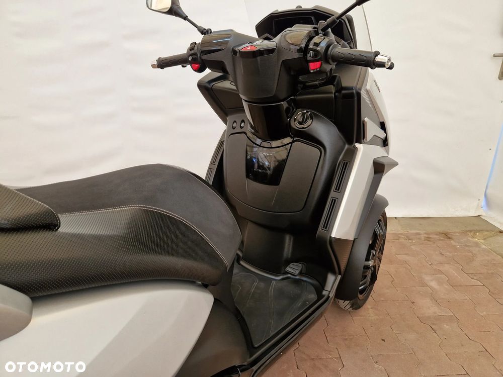 Peugeot Metropolis - 23