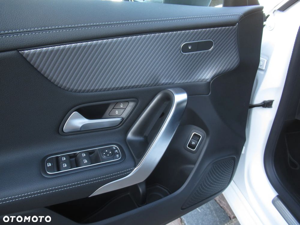 Mercedes-Benz CLA 180 mHEV 7G-DCT - 8