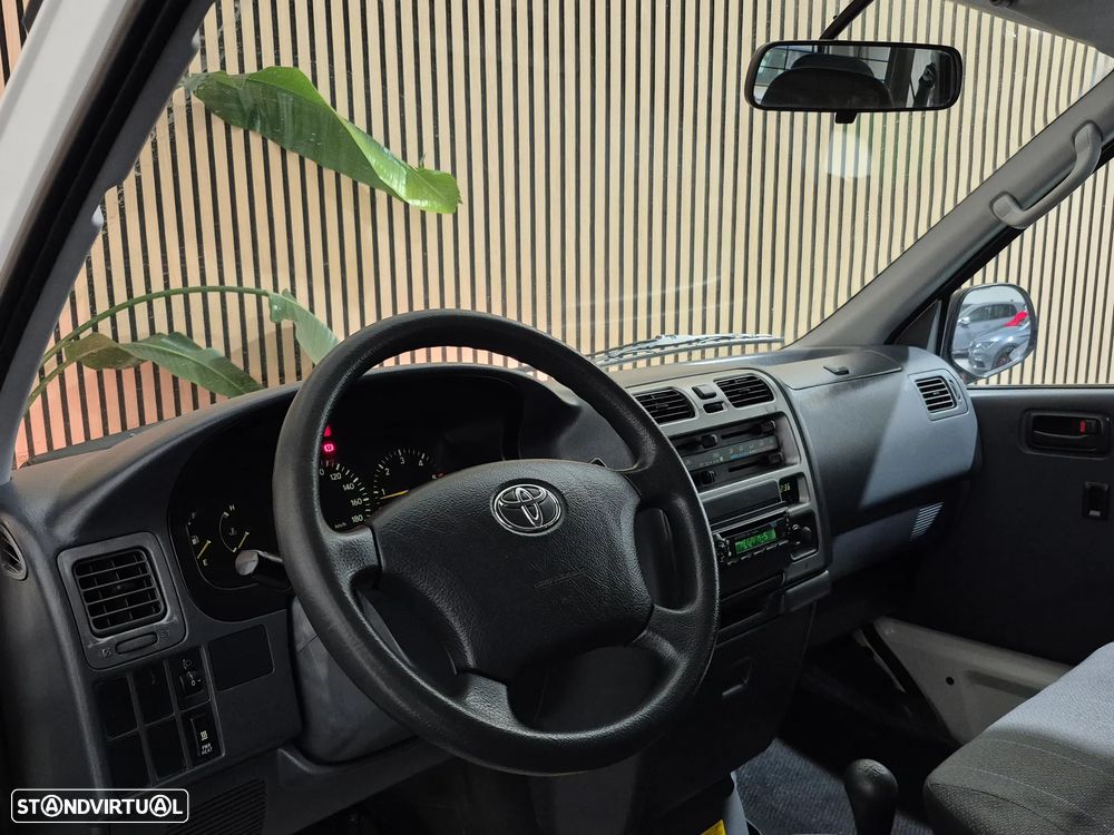 Toyota HiAce 2.5 D-4D Service 2.8T - 16