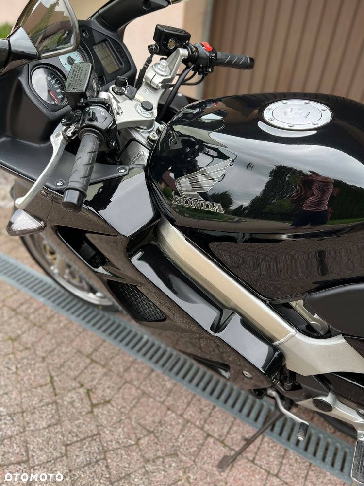 Honda VFR - 8