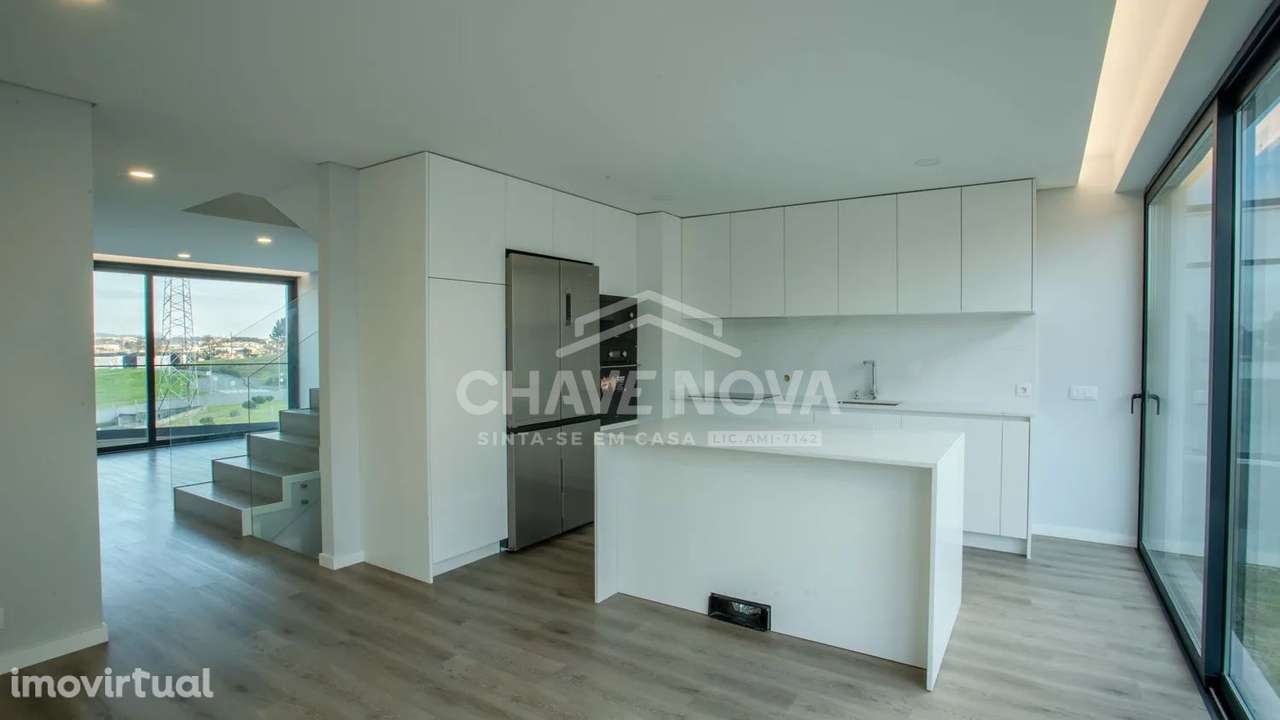 Moradia Geminada V3 Nova em Campanha - Grande imagem: 3/41