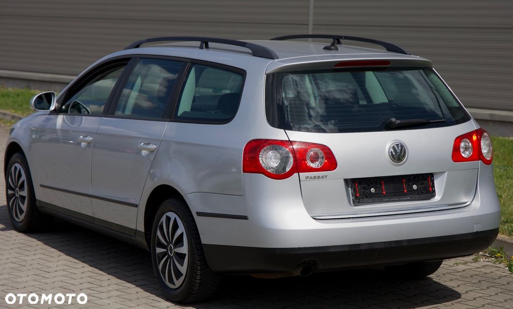 Volkswagen Passat 1.6 FSI Trendline - 16