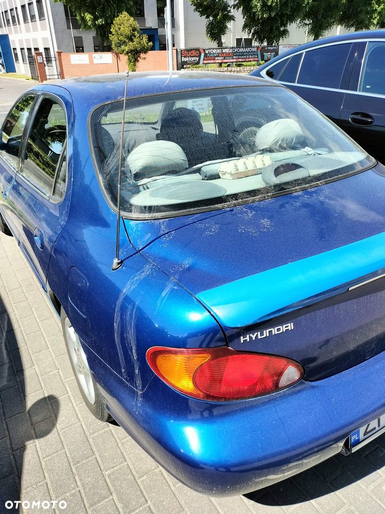 Hyundai Lantra 1.6 GL - 4