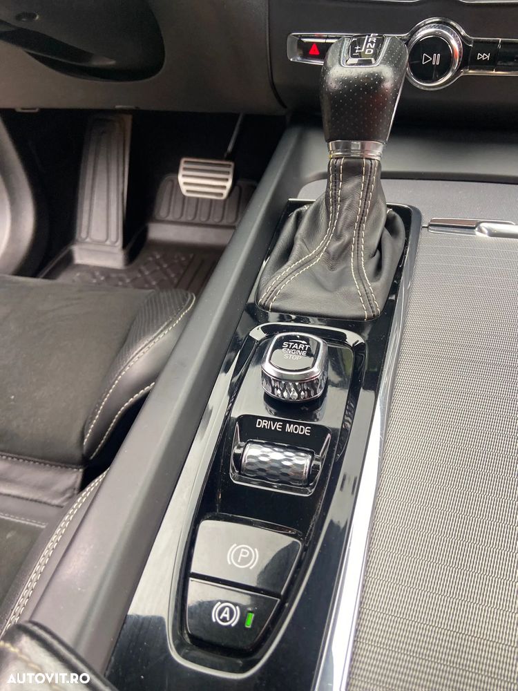 Volvo XC 60 D4 R-Design - 17