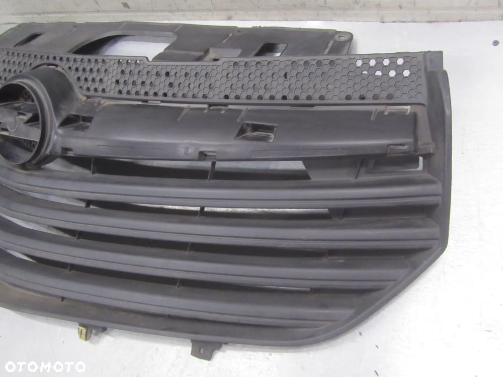 Grill Atrapa Opel Vivaro 2014r - 2